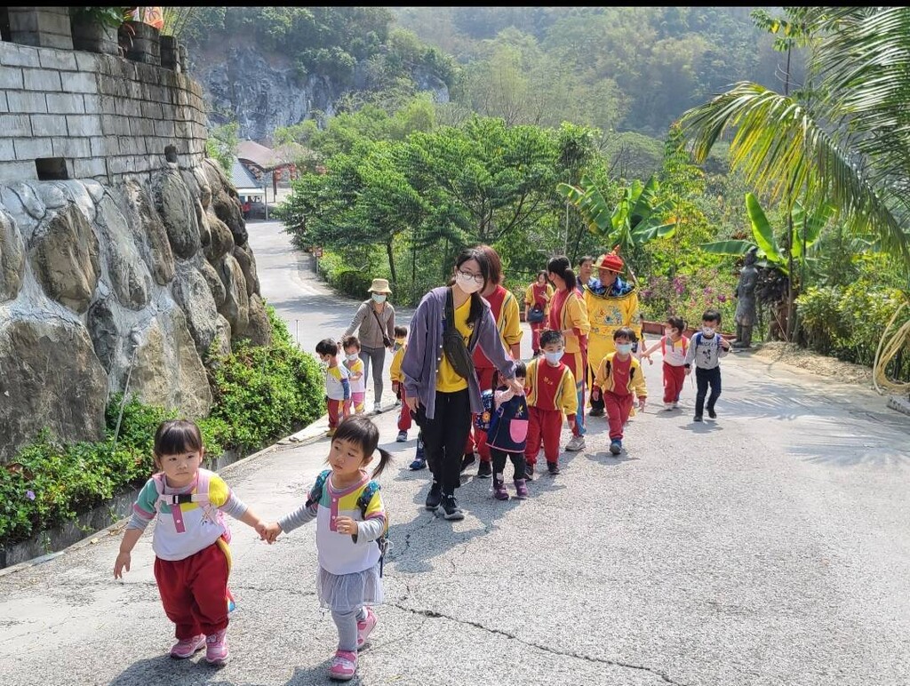 台灣古鎮萬里長城體驗紅燈區懷舊復古的老街特色