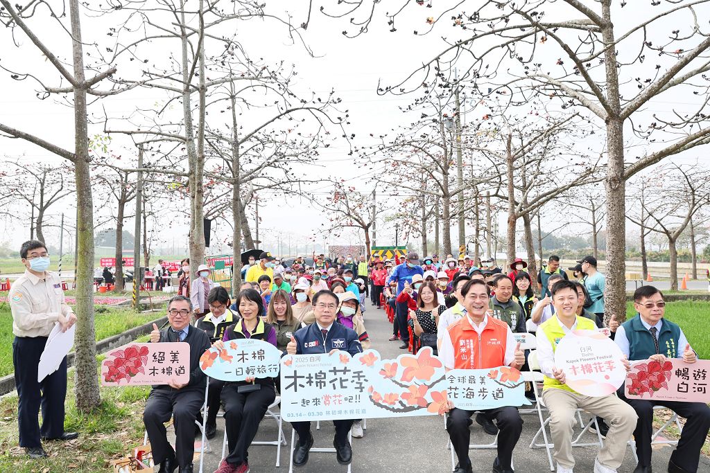 攝影愛好者朝聖遊 白河林初埤木棉花道 再到臺灣萬里長城